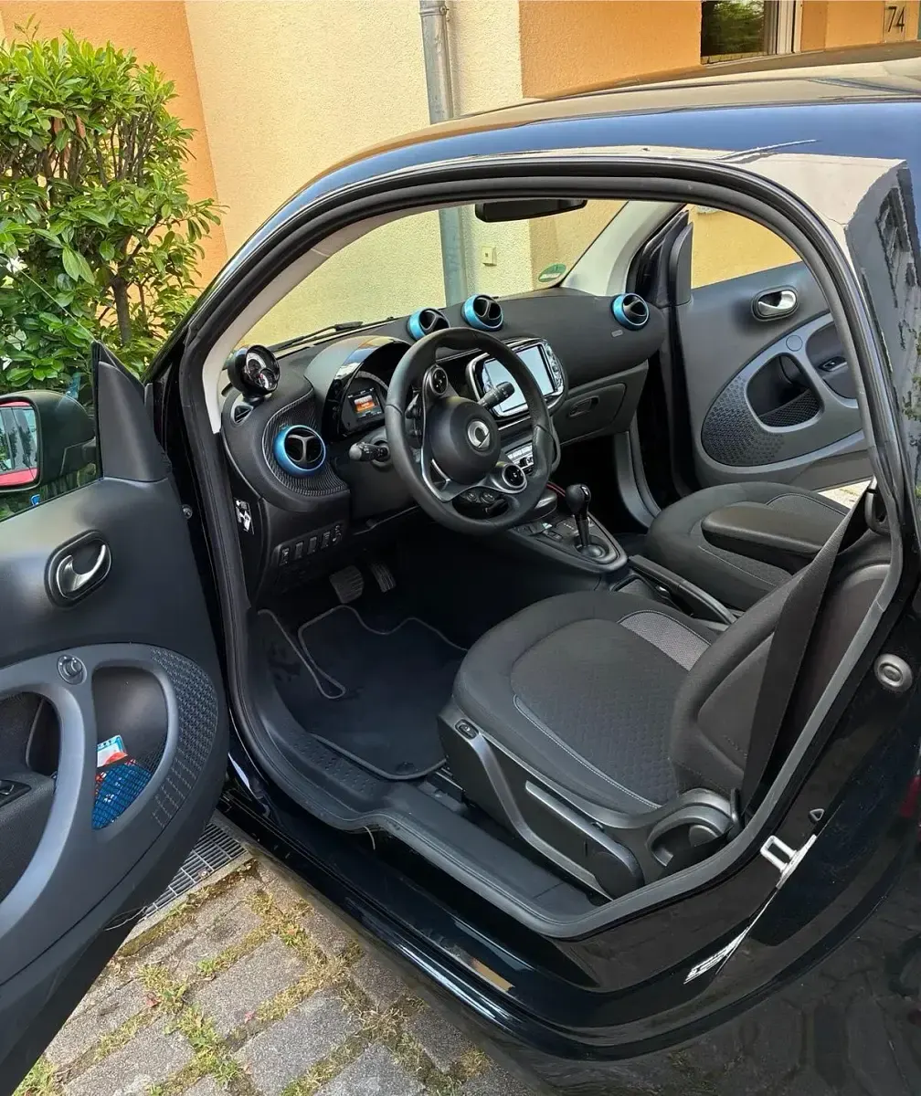 Gebraucht Smart ForTwo Coupé 61 kW (83 PS) 2023 Schwarz Kleinwagen