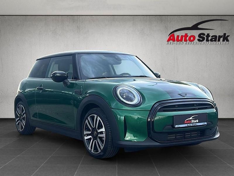 Gebraucht Mini Cooper Classic 136 PS (100 kW) 2023 British racing green iv Kleinwagen