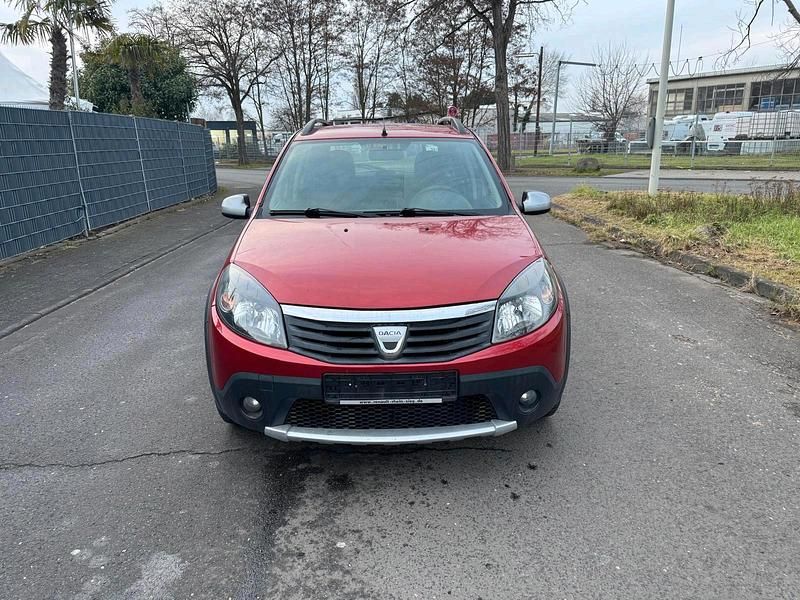 Gebraucht Dacia Sandero Stepway 85 PS (62 kW) 2011 Rot Limousine