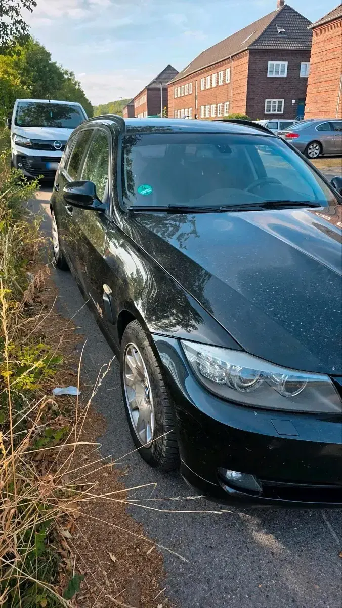 Gebraucht BMW 320 184 PS (135 kW) 2010 Schwarz Kombi