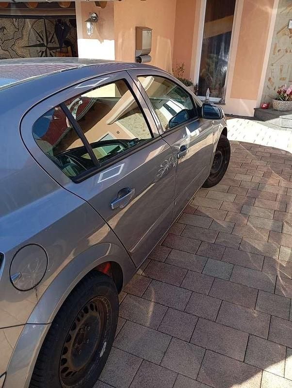 Gebraucht Opel Astra 90 PS (66 kW) 2009 Limousine