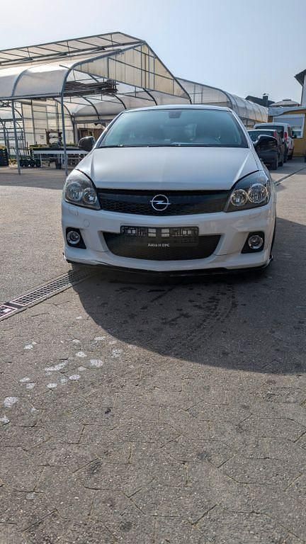 Gebraucht Opel Astra GTC OPC 241 PS (177 kW) 2010 Weiß Limousine