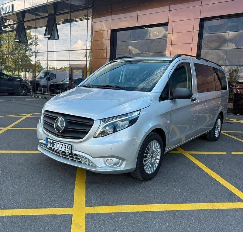 Second-hand Mercedes Vito 237 CP (174 kW) 2023 Argintiu Van