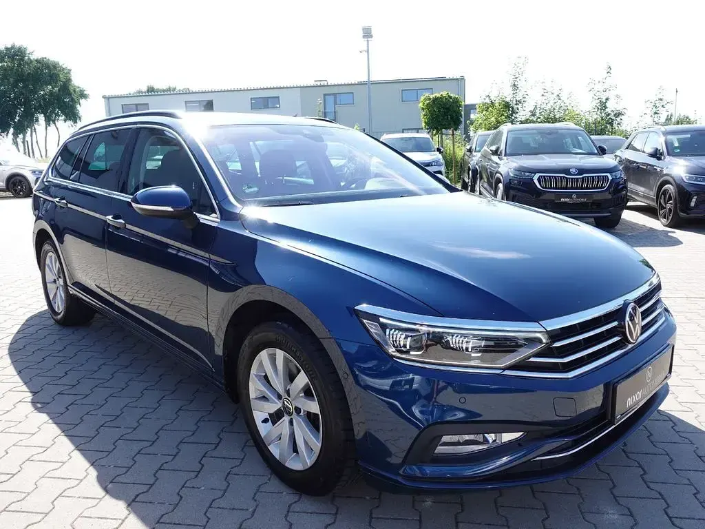 Gebraucht VW Passat Business 150 PS (110 kW) 2022 Aquamarinblau Kombi