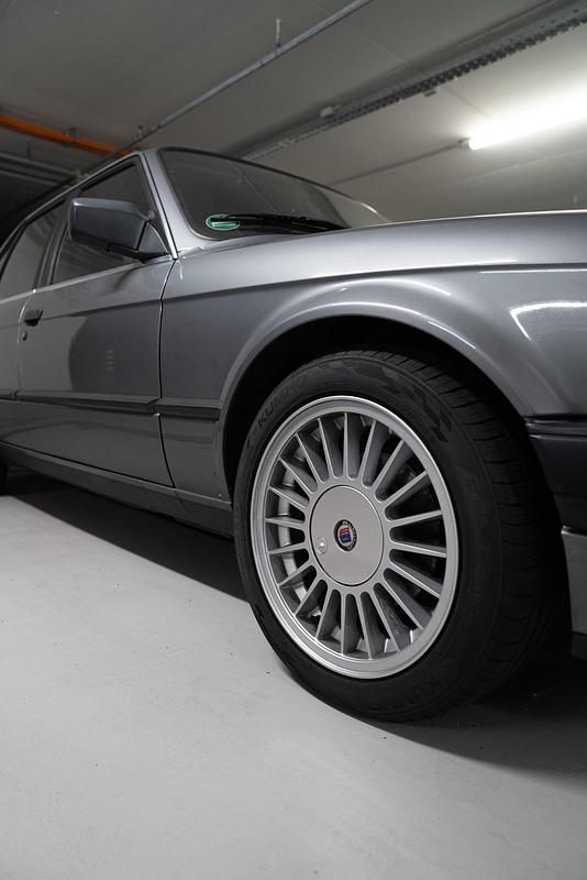 Gebraucht BMW 316 102 PS (75 kW) 1990 Grau Limousine