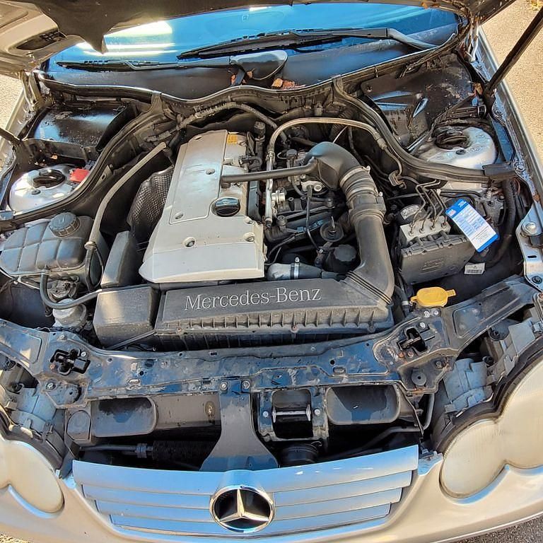 Gebraucht Mercedes C180 129 PS (94 kW) 2001 Silber Coupé