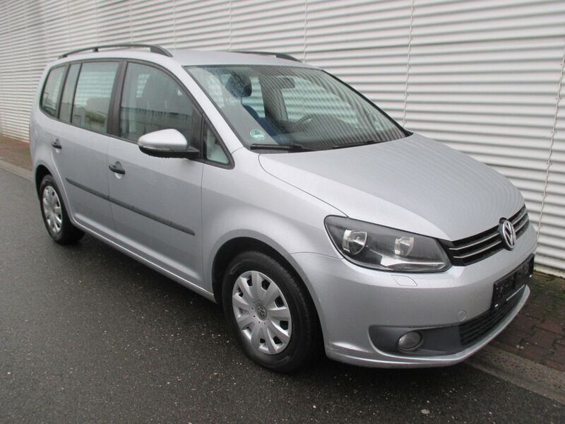 Gebraucht VW Touran Trendline 105 PS (77 kW) 2012 Silber Van / Kleinbus