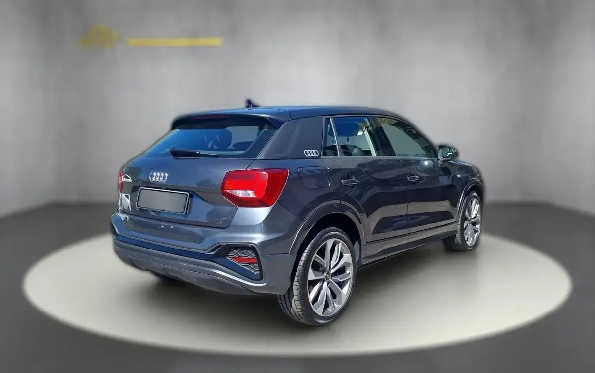 Gebraucht Audi Q2 S-Line 150 PS (110 kW) 2022 Grau SUV