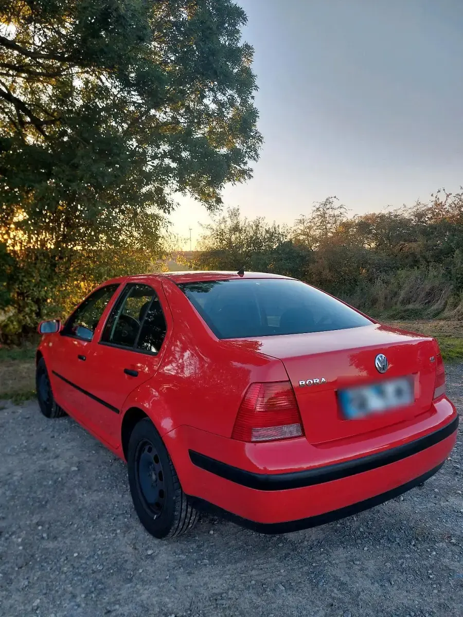 Brugt VW Bora 101 HK (74 kW) 1999 Rød Sedan