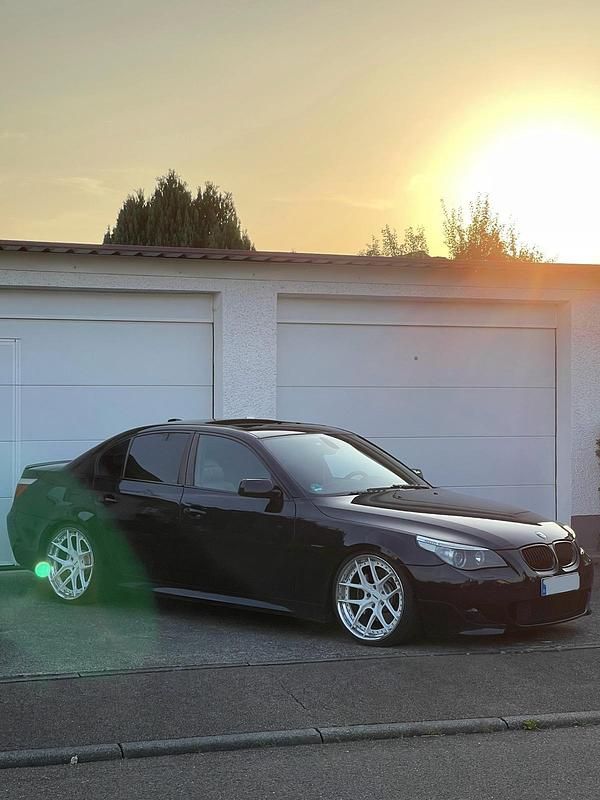 Andere farben Gebraucht 2005 BMW 545 M Sport Limousine | 14.500 € - Bild 1/4