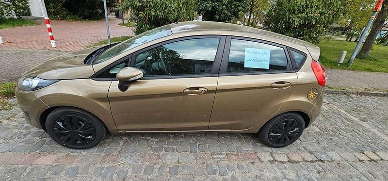 Gebraucht Ford Fiesta 82 PS (60 kW) 2013 Gold Kleinwagen
