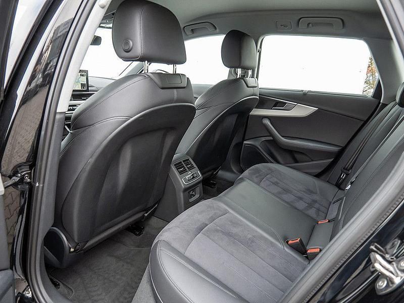 Gebraucht Audi A4 Advanced 204 PS (150 kW) 2022 Mythosschwarz metallic Kombi