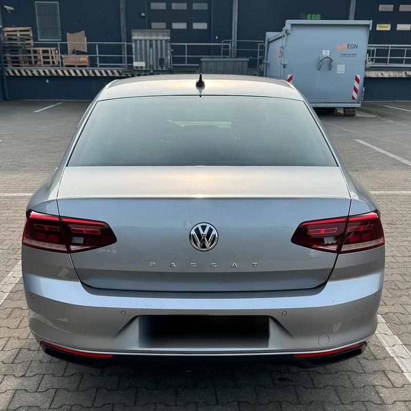 Gebraucht VW Passat 150 PS (110 kW) 2019 Silber Limousine