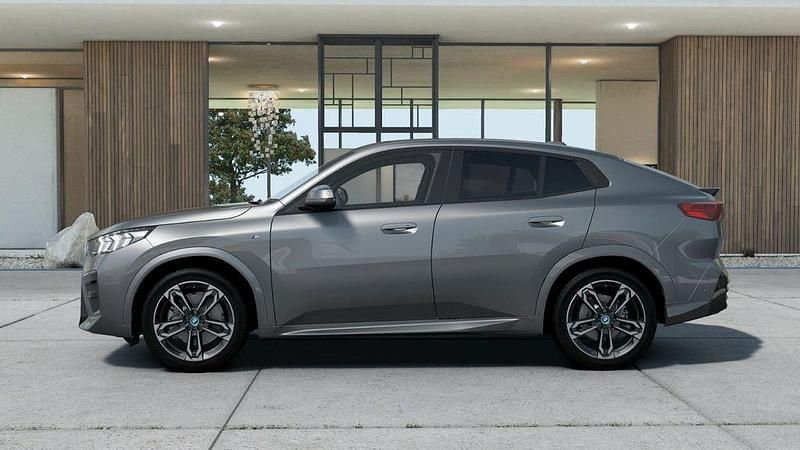 Neu BMW iX2 M Sport 230 kW (313 PS) 2025 Grau SUV