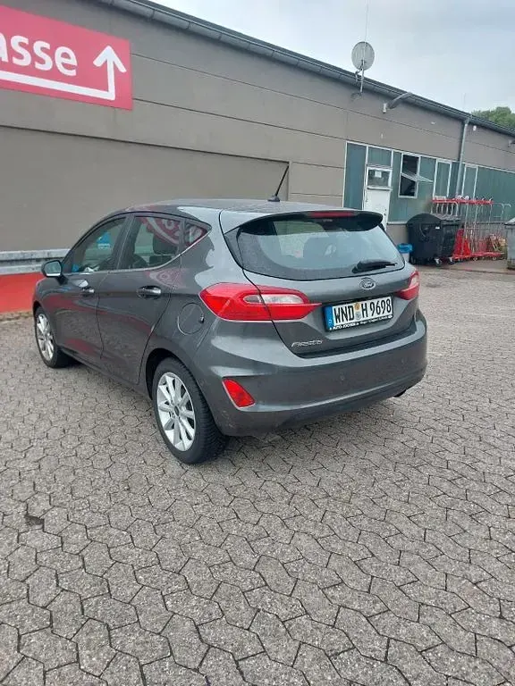 Używany Ford Fiesta Titanium 101 KM (74 kW) 2018 Szary Hatchback