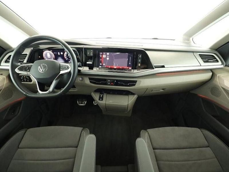 Second-hand VW Multivan Style 150 CP (110 kW) 2025 Negru Monovolum