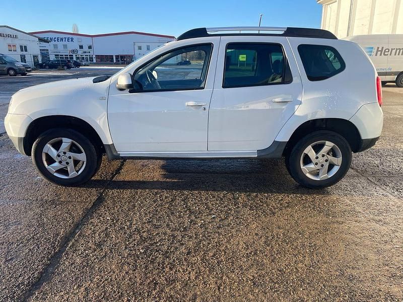 Gebraucht Dacia Duster 105 PS (77 kW) 2011 Weiß Van / Kleinbus
