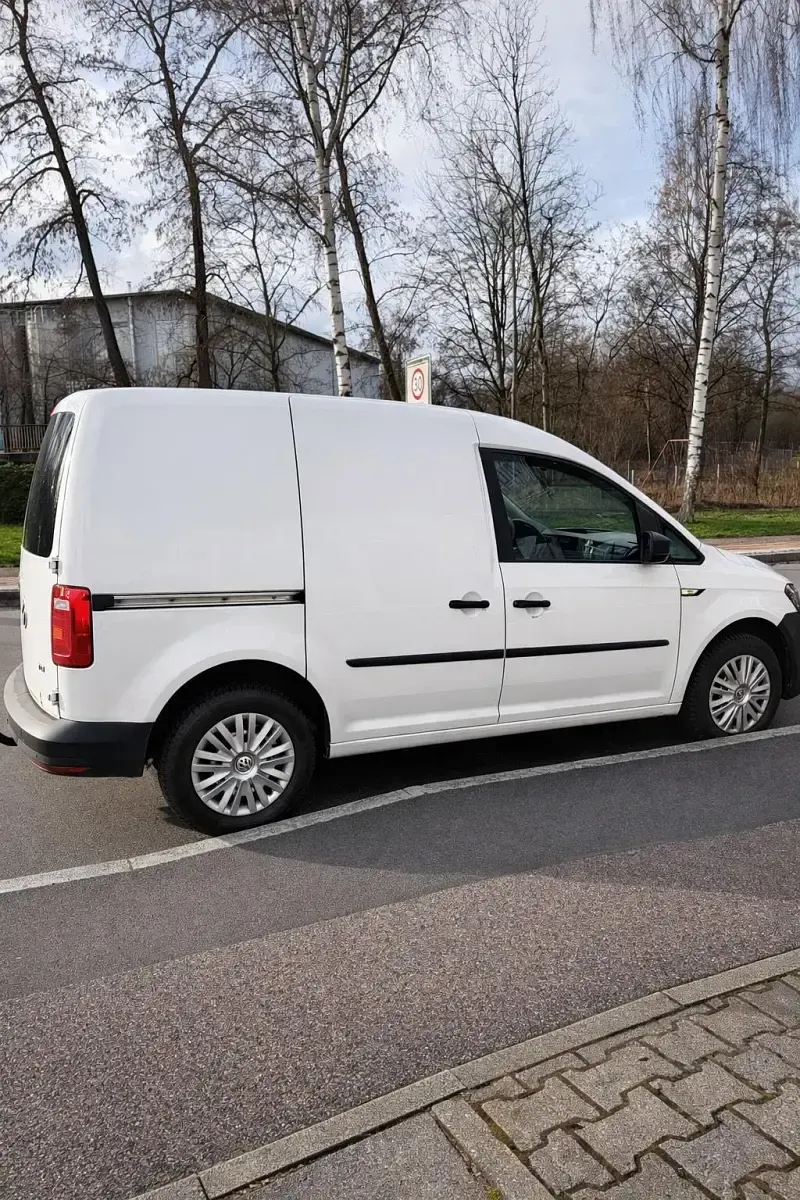 Usado VW Caddy 102 HP (75 kW) 2017 Branco Monovolume