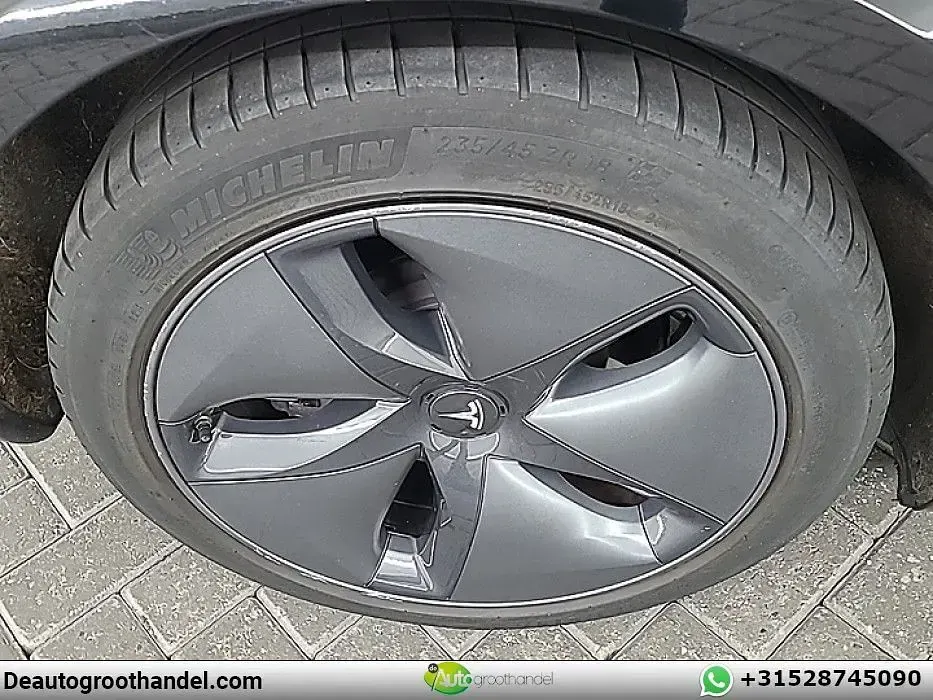 Used Tesla Model 3 Standard Range 175 kW (238 HP) 2019 Black Sedan