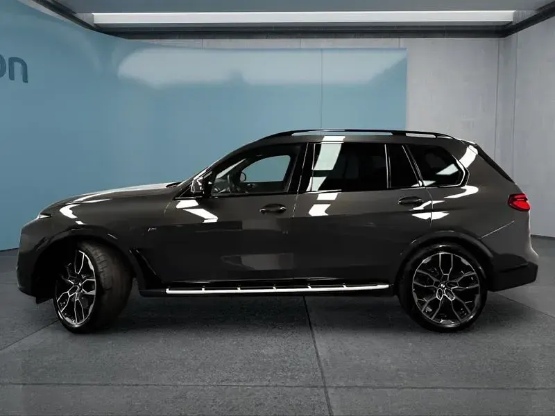 Gebraucht BMW X7 M Sport 352 PS (258 kW) 2025 Grau SUV