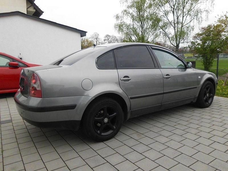 Gebraucht VW Passat Highline 131 PS (96 kW) 2003 Grau Limousine