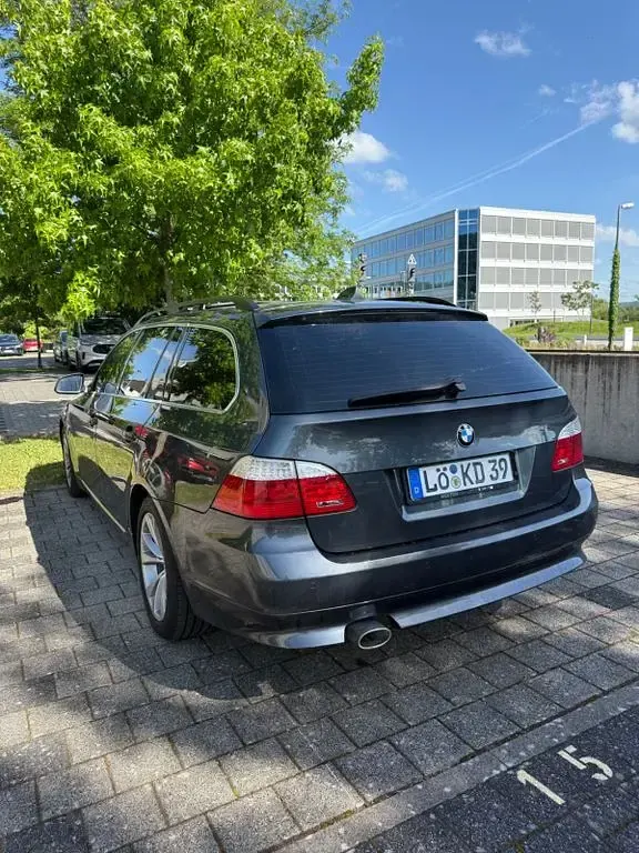 Gebraucht BMW 520 Exclusive 177 PS (130 kW) 2009 Grau Kombi