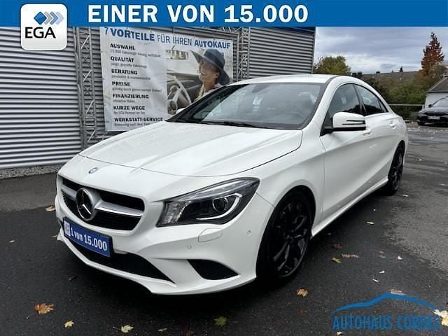 Calcitweiß Gebraucht 2016 Mercedes CLA180 Urban Limousine | 18.489 € (Fairer Preis) - Bild 1/4