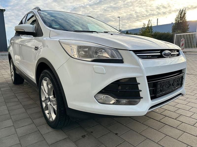 Gebraucht Ford Kuga Titanium 163 PS (119 kW) 2014 Weiß SUV