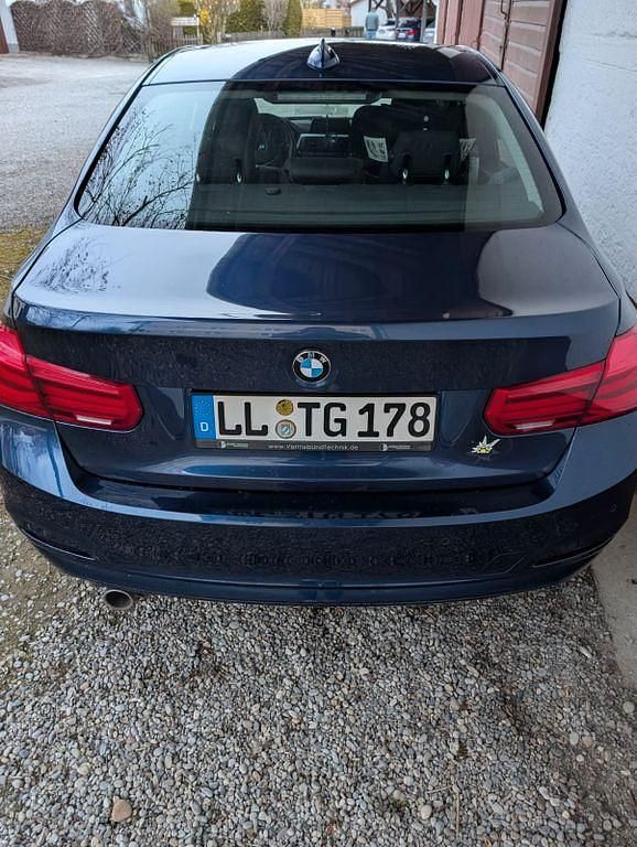 Gebraucht BMW 318 150 PS (110 kW) 2016 Blau Limousine