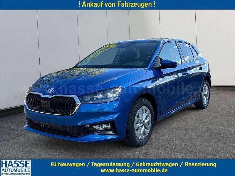 Raceblau metallic Neu 2025 Skoda Fabia Selection Kleinwagen | 25.180 € (Etwas zu teuer) - Bild 1/4