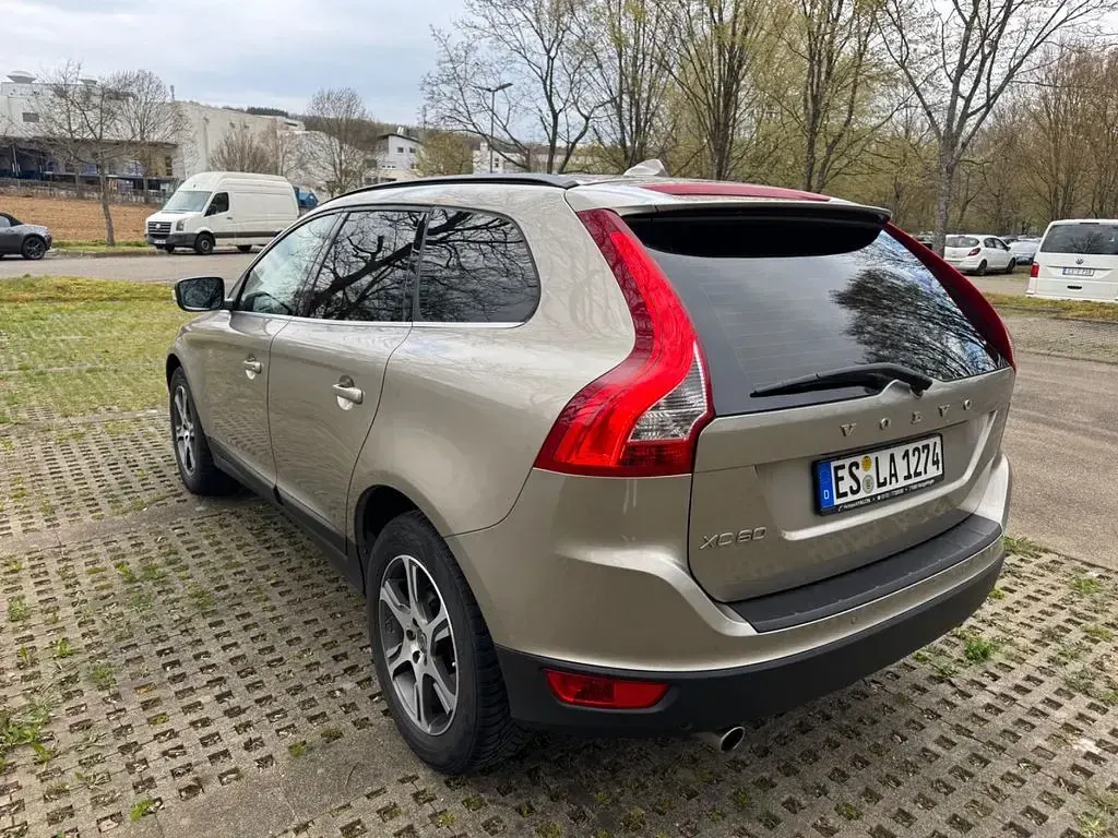 Gebraucht Volvo XC60 Momentum 230 PS (169 kW) 2012 Grau SUV