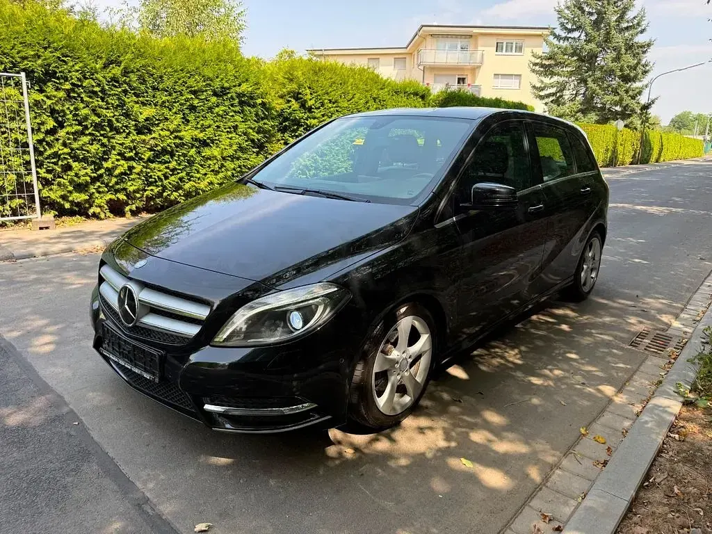 Gebraucht Mercedes B200 136 PS (100 kW) 2013 Schwarz Kleinwagen