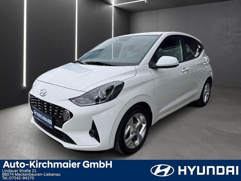Weiss Gebraucht 2021 Hyundai i10 Edition 30 Kleinwagen | 10.980 € (Fairer Preis) - Bild 1/4