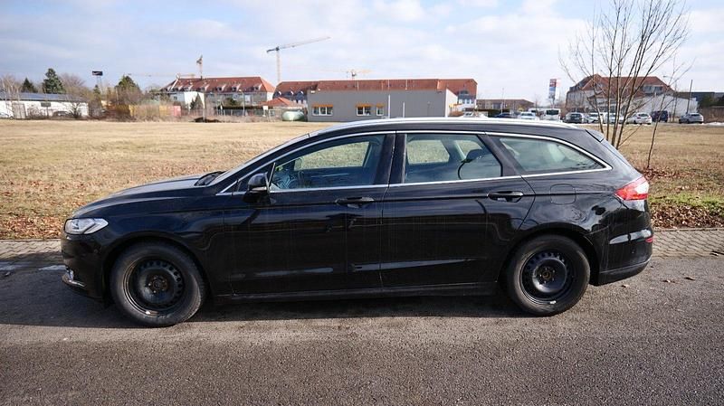 Gebraucht Ford Mondeo Titanium 160 PS (117 kW) 2018 Schwarz Kombi