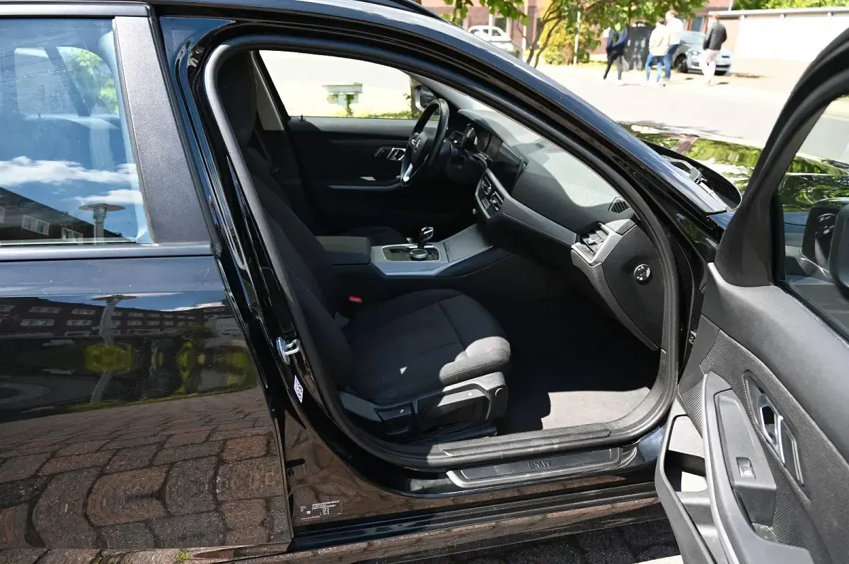 Gebraucht BMW 318 Advantage 156 PS (114 kW) 2021 Schwarz Kombi