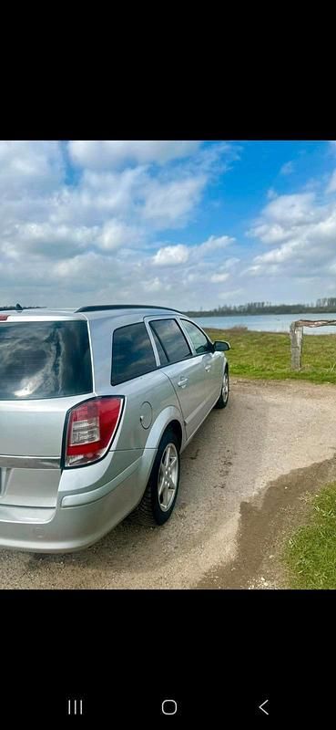 Gebraucht Opel Astra 100 PS (73 kW) 2008 Grau Kombi