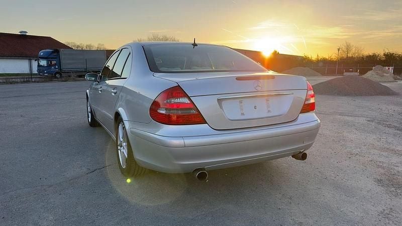Gebraucht Mercedes E240 Classic 177 PS (130 kW) 2003 Silber Limousine