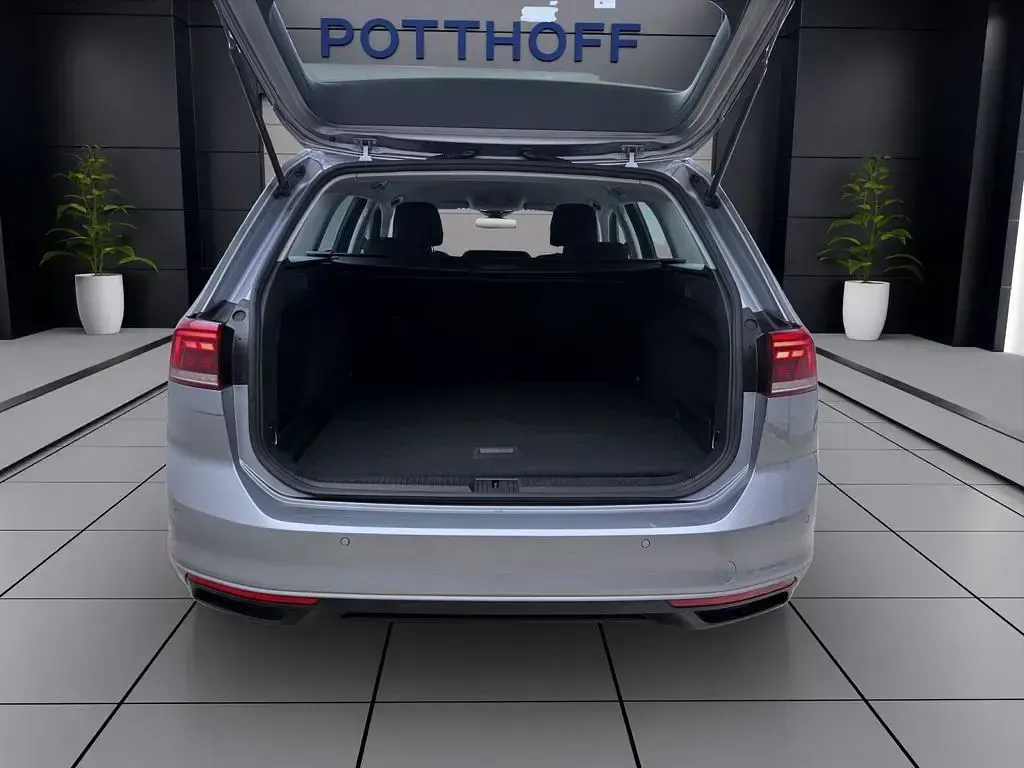 Używany VW Passat Conceptline 150 KM (110 kW) 2023 Srebrny Kombi