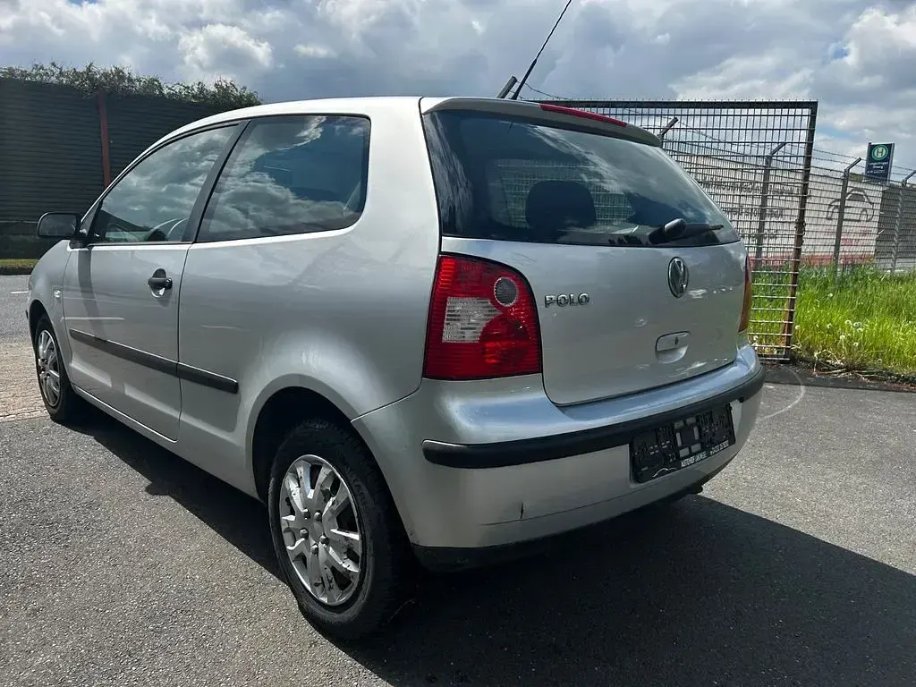 Occasion VW Polo Basis 54 ch (39 kW) 2003 Argent Berline