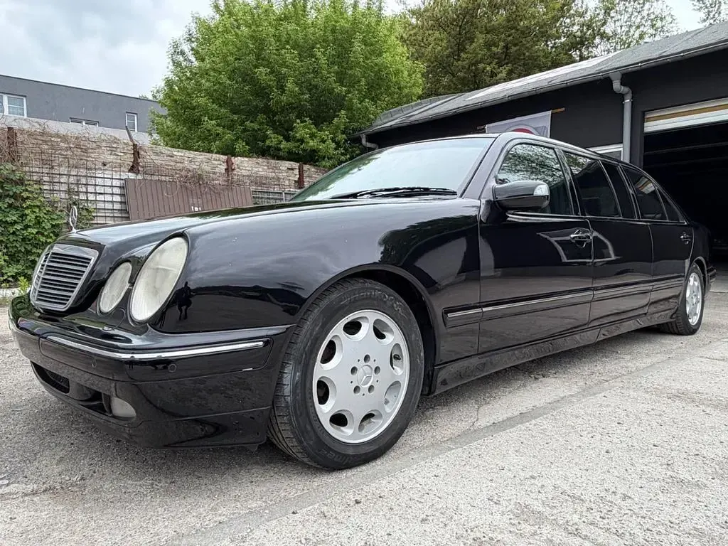 Używany Mercedes E280 204 KM (150 kW) 2002 Czarny Sedan/Limuzyna