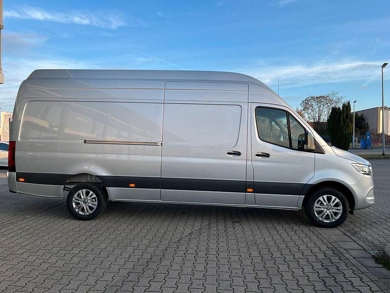Neu Mercedes Sprinter 190 PS (139 kW) 2025 Silber Van