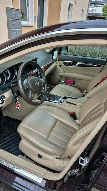 Gebraucht Mercedes C250 204 PS (150 kW) 2011 Braun Limousine