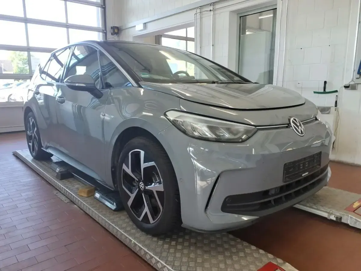Gebraucht VW ID.3 Pro 150 kW (204 PS) 2024 Grau Kleinwagen