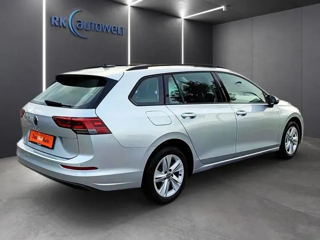 Gebraucht VW Golf VIII Life 110 PS (80 kW) 2023 Reflexsilber metallic Kombi