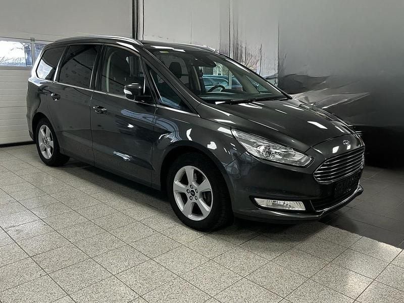 Grau Gebraucht 2018 Ford Galaxy Trend Van / Kleinbus | 15.499 € (Guter Preis) - Bild 1/4