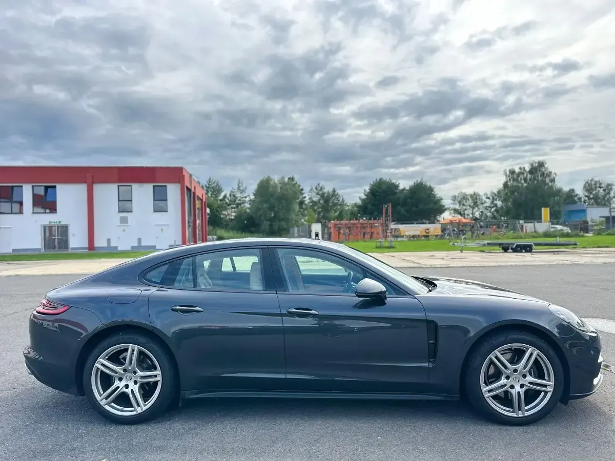Gebraucht Porsche Panamera 4 330 PS (242 kW) 2018 Grau Kleinwagen