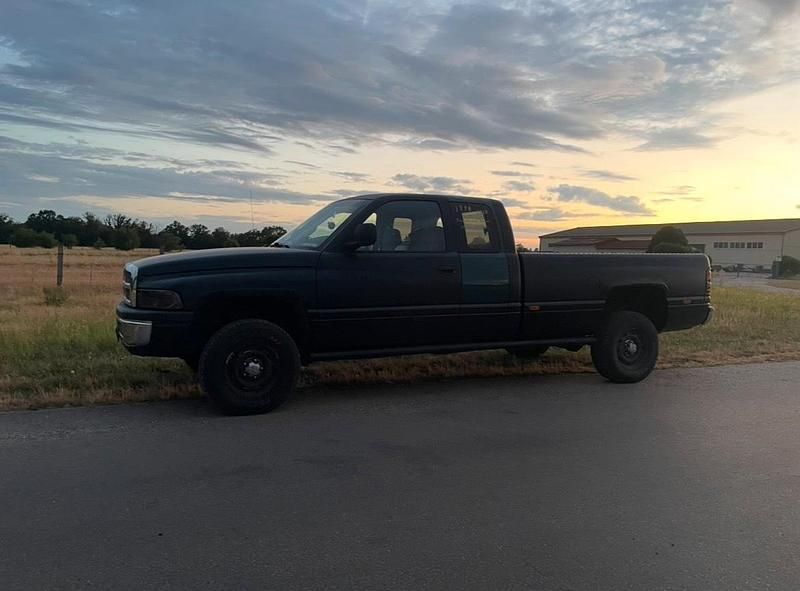 Schwarz Gebraucht 2001 Dodge Ram Abholung | 5.999 € - Bild 1/4