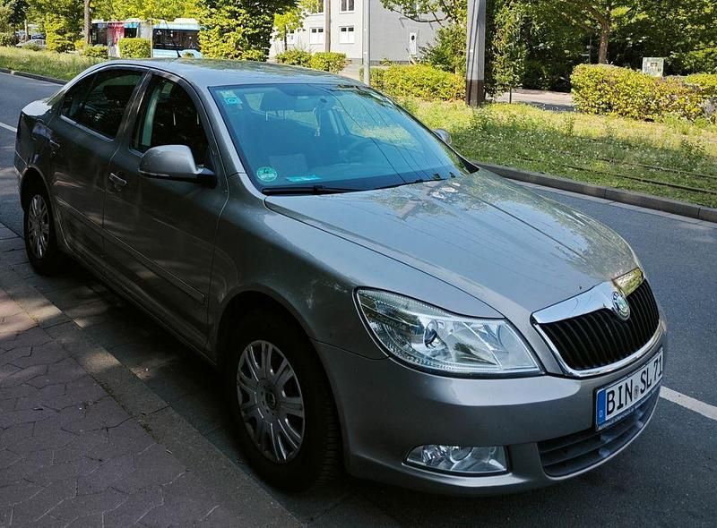 Beige Gebraucht 2009 Skoda Octavia Ambiente Limousine | 3.850 € - Bild 1/4