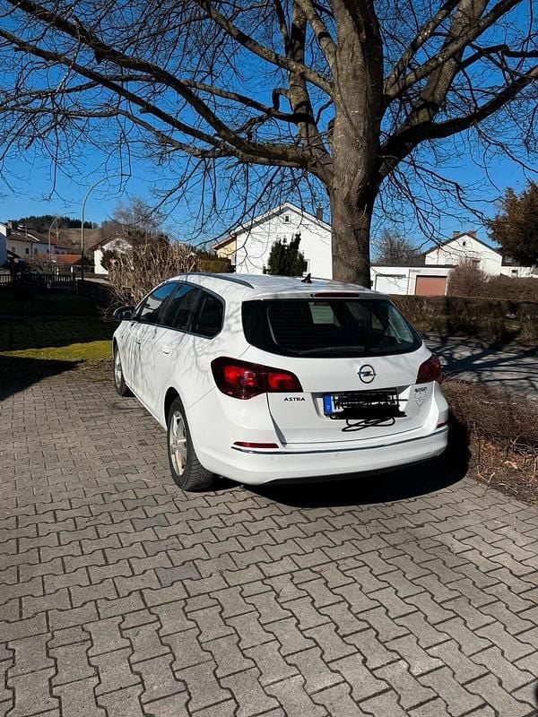 Gebraucht Opel Astra 136 PS (100 kW) 2014 Weiß Kombi