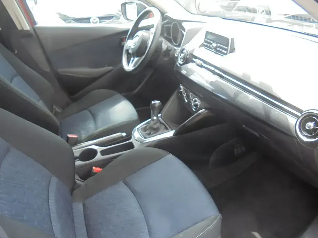 Gebraucht Mazda 2 Center-Line 75 PS (55 kW) 2016 Rot Limousine